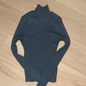 Zara turtleneck size Small